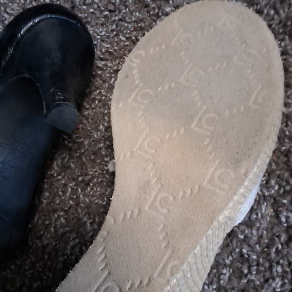 Liz Claiborne Cream Wedge Sandals with Bow - Picture 5 of 11